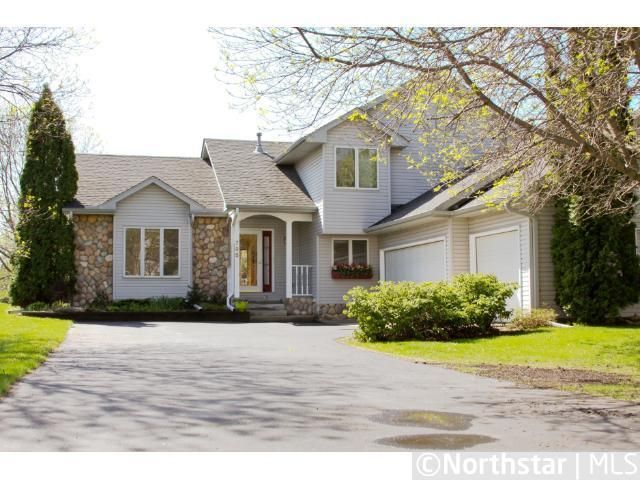 795 Ashley Dr, Chaska, MN 55318