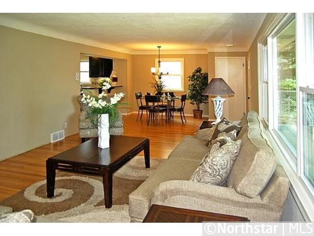 2190 Nortonia Ave, Saint Paul, MN 55119