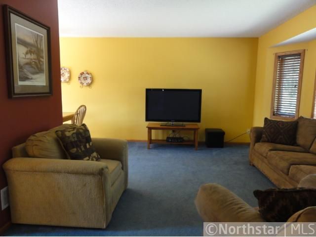 4037 Dotte Ct, White Bear Lake, MN 55110