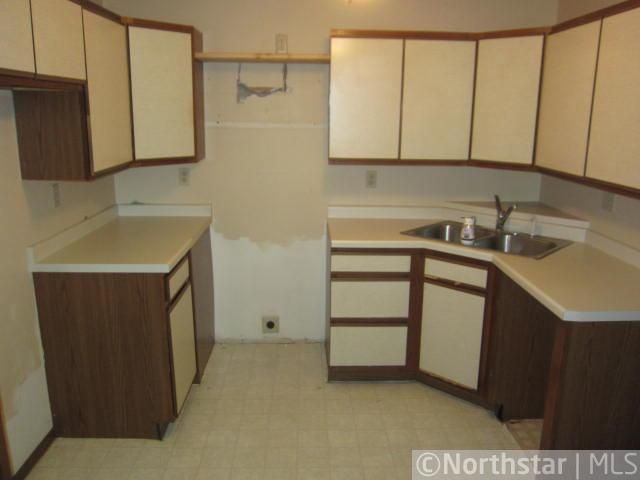 1571 Wheelock Ln #101, Saint Paul, MN 55117