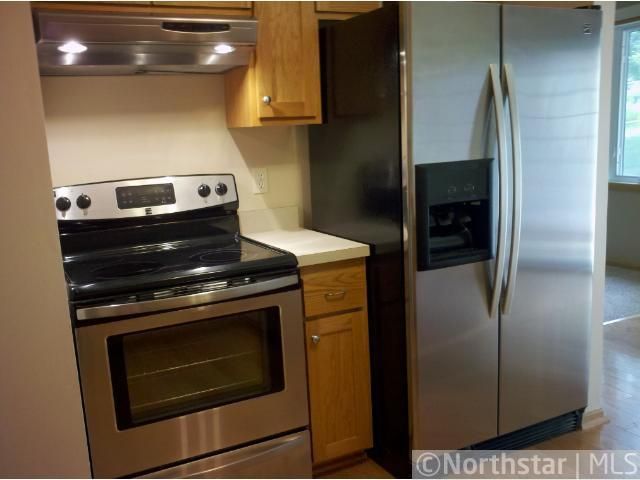 1002 Eastview Cir, Shakopee, MN 55379