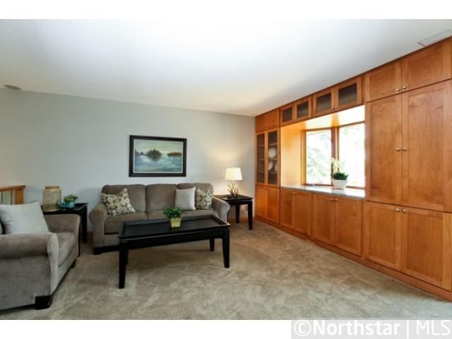 10701 Zinran Cir S, Bloomington, MN 55438
