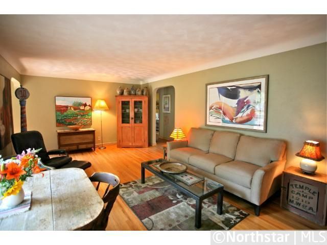 879 Parkview Ave, Saint Paul, MN 55117