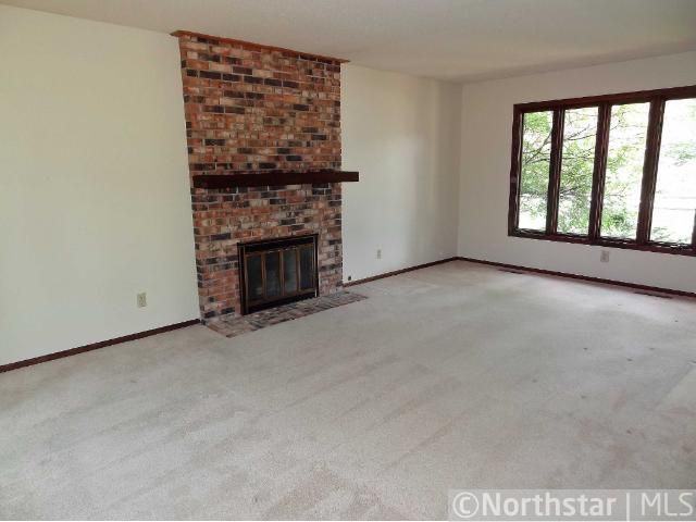 9550 Woodridge Dr, Eden Prairie, MN 55347
