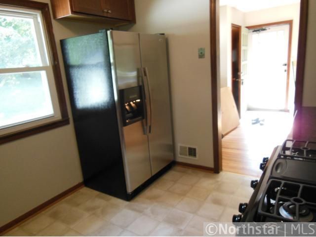 8577 Hale Ave S, Cottage Grove, MN 55016