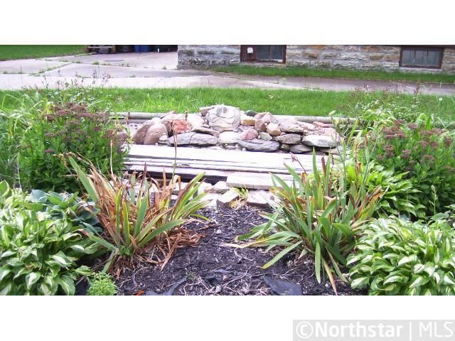 921 4th Ave NW, Faribault, MN 55021