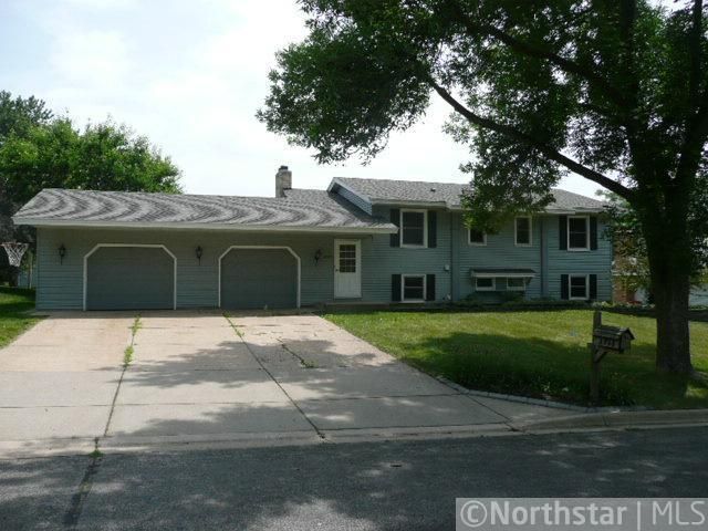 8285 Ingleside Ave S, Cottage Grove, MN 55016