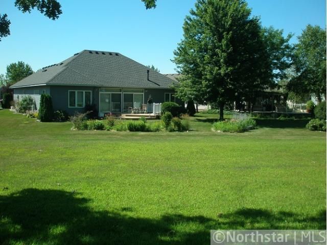 213 Hummingbird Ct, Clearwater, MN 55320
