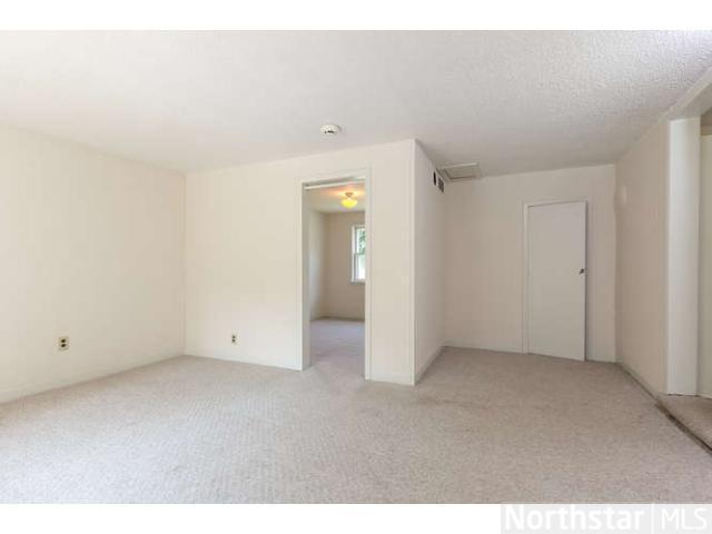 317 1st St NE, Osseo, MN 55369