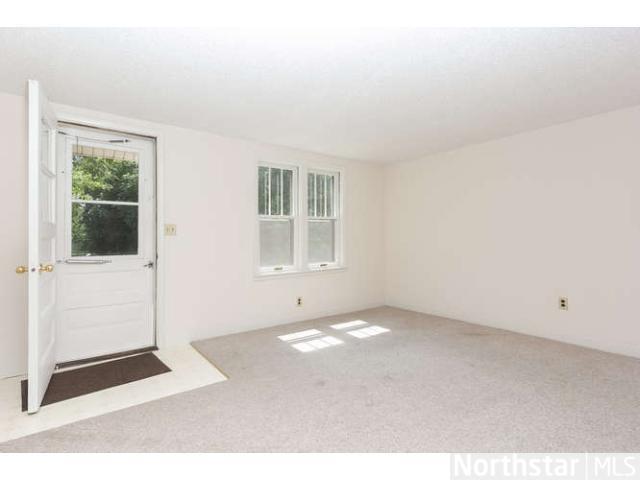 317 1st St NE, Osseo, MN 55369