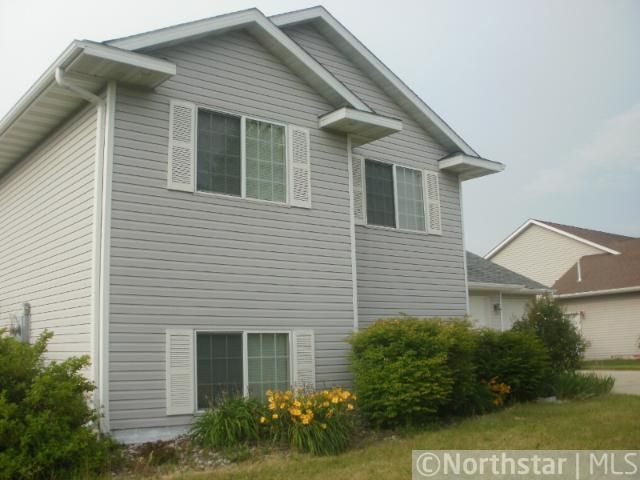 850 6th St NW, Maple Lake, MN 55358