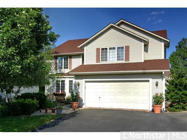 9011 Briarglen Rd, Eden Prairie, MN 55347