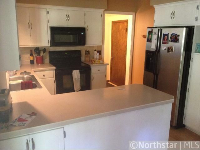 1396 Valleyview Rd, Chaska, MN 55318