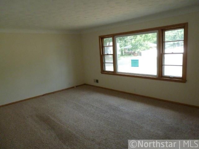 989 Bidwell St, West Saint Paul, MN 55118