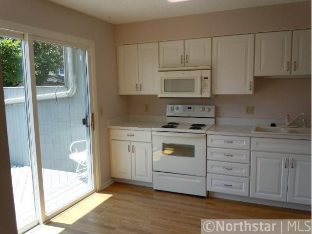 102 Canabury Ct, Little Canada, MN 55117