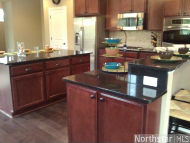 1043 Rosemary Cir, Chaska, MN 55318