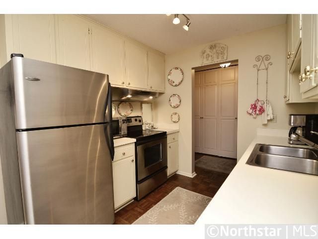 4350 Brookside Ct #305, Edina, MN 55436
