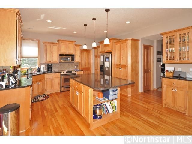9840 Vagabond Ln N, Maple Grove, MN 55311