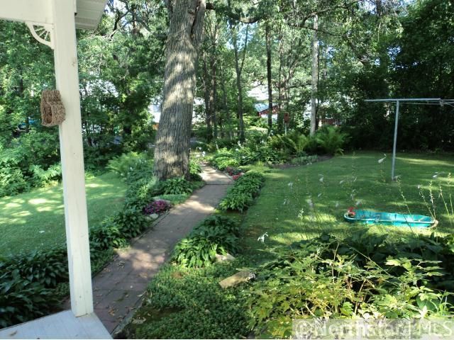 58 Iris St, Mahtomedi, MN 55115