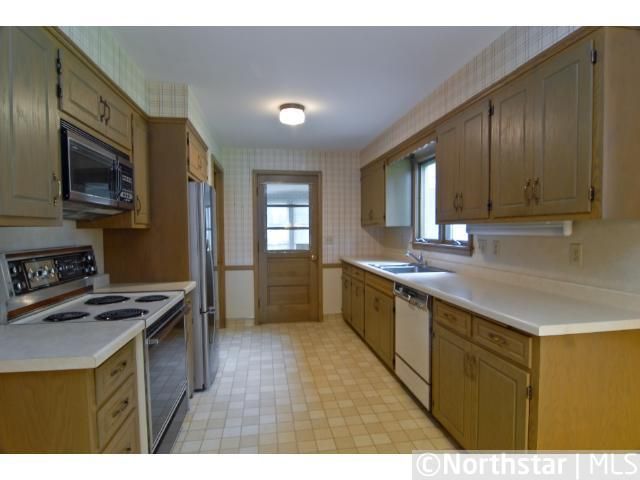 1413 Glacier Ln NE, Fridley, MN 55421