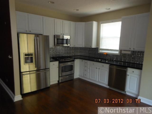 1372 White Oak Dr, Chaska, MN 55318