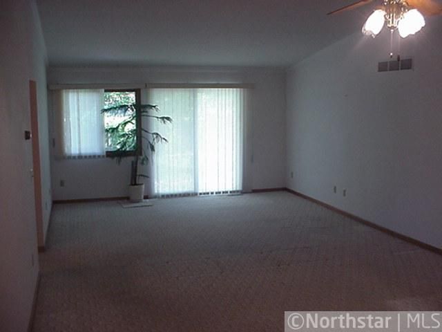 70 E Ottawa St, Le Center, MN 56057
