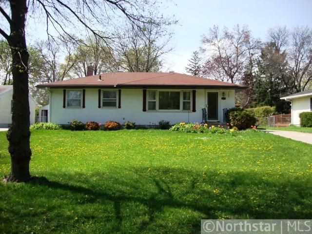 2697 Delaware Ave, North Saint Paul, MN 55109