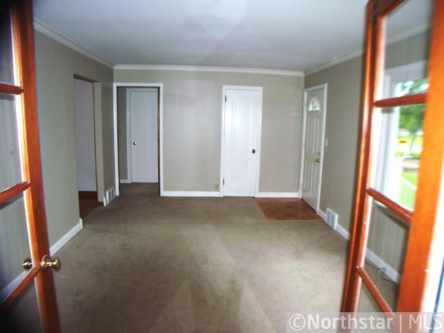 142 Oakglen Dr, Hopkins, MN 55343