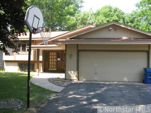 6460 Squire Dr NE, Fridley, MN 55432