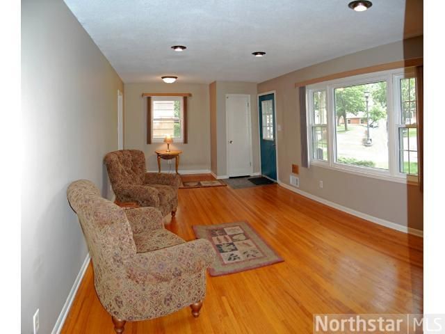 2207 Dellridge Ave, Saint Paul, MN 55119