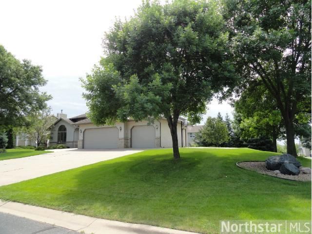 935 Bluff Pointe Dr, Chaska, MN 55318