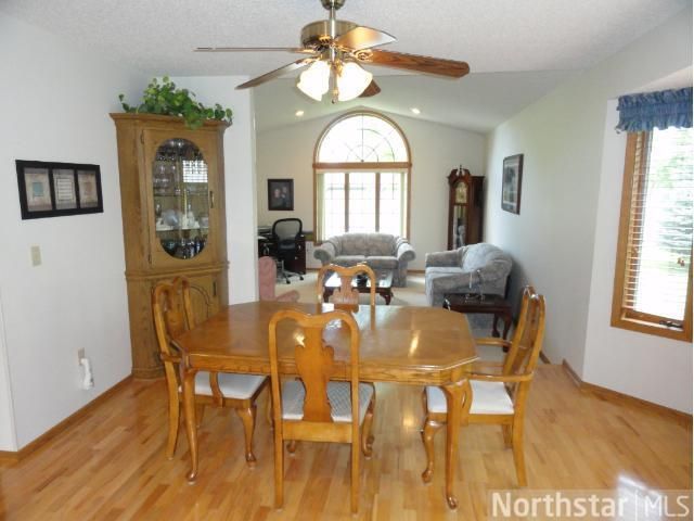 935 Bluff Pointe Dr, Chaska, MN 55318