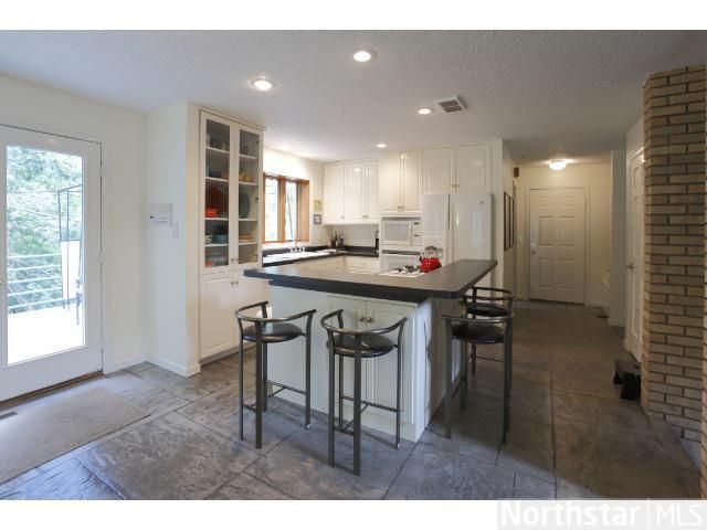 2705 Evergreen Cir, White Bear Lake, MN 55110