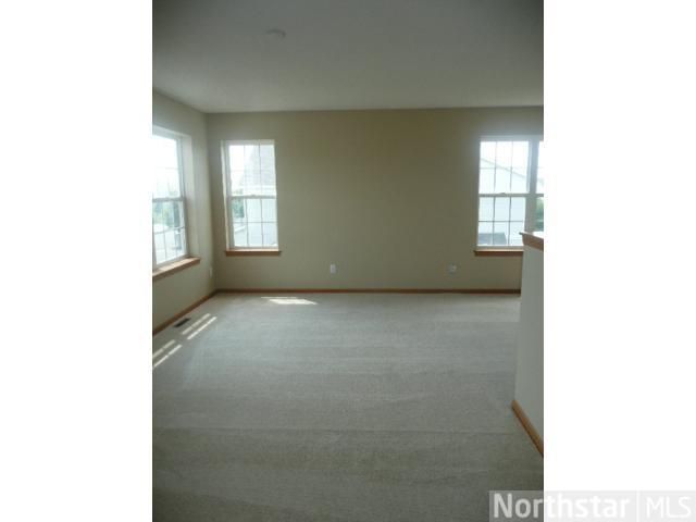 813 Providence Dr, Shakopee, MN 55379