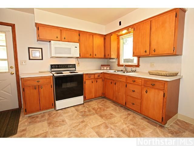 130 Kingston Ave, Maplewood, MN 55117