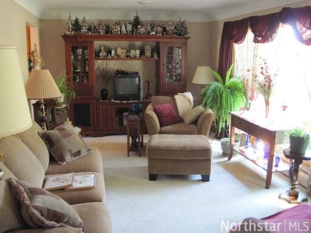 1529 Armstrong Ave N, Glencoe, MN 55336