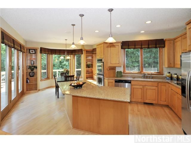 1053 Peninsula Point Rd, Shakopee, MN 55379