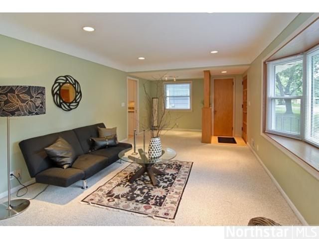 407 Jackson Ave S, Eden Prairie, MN 55343