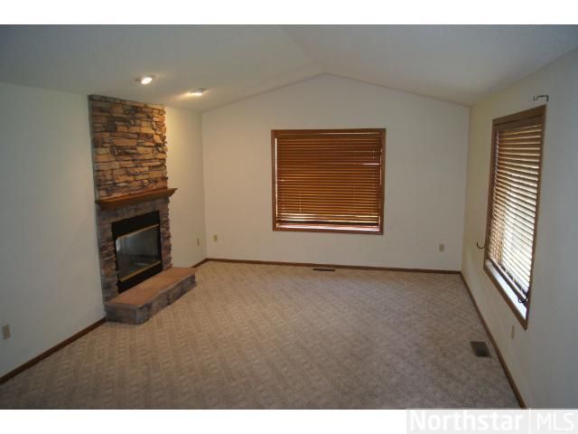 7533 31st Street Pl, Oakdale, MN 55128
