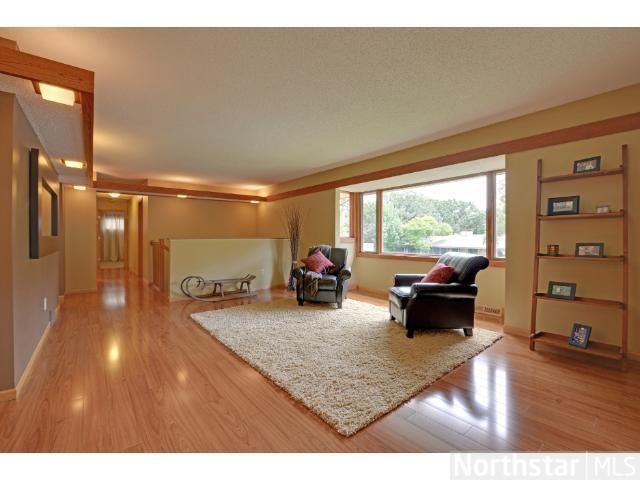 13120 Pleasant Pl, Burnsville, MN 55337