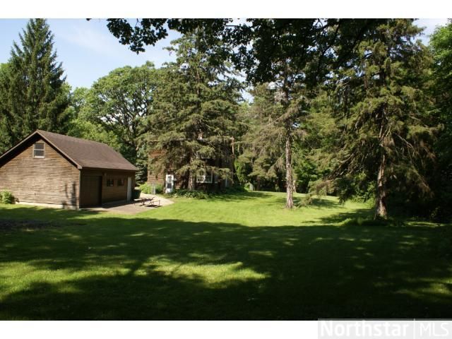 1032 Warner Ave N, Mahtomedi, MN 55115