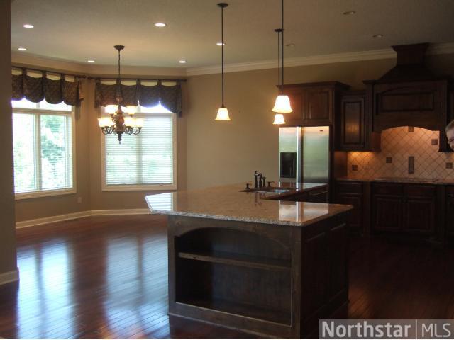 960 Barnes Lake Dr, Norwood Young America, MN 55397