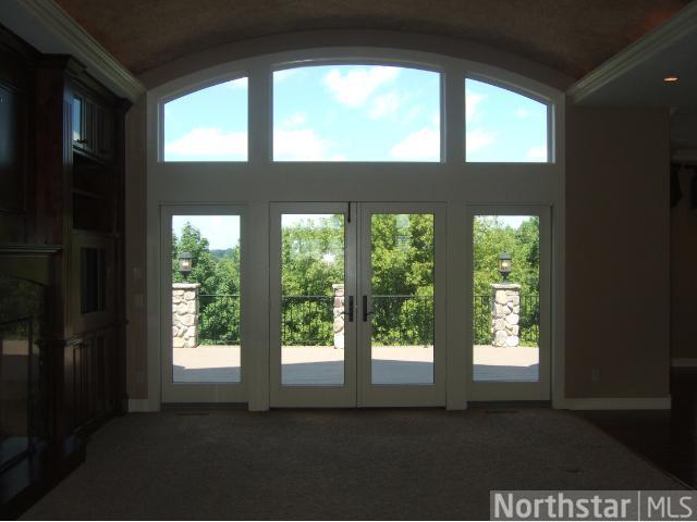 960 Barnes Lake Dr, Norwood Young America, MN 55397