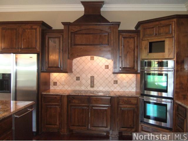 960 Barnes Lake Dr, Norwood Young America, MN 55397