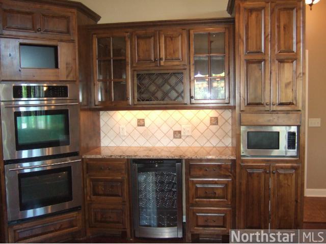 960 Barnes Lake Dr, Norwood Young America, MN 55397