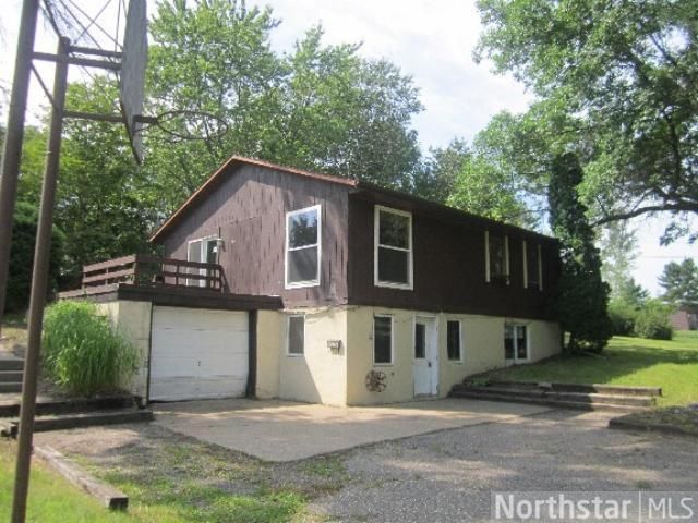 1009 W Maple St, River Falls, WI 54022