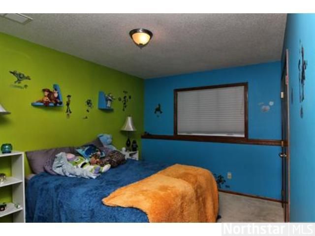 4592 Cliff Ridge Ct, Eagan, MN 55123