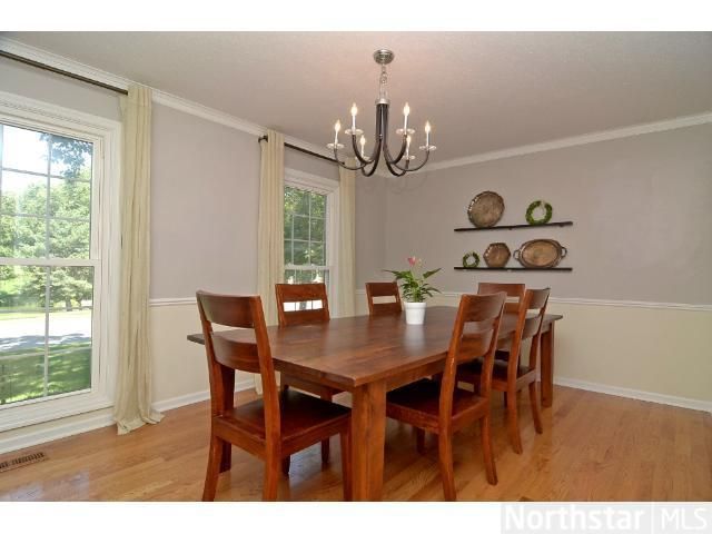 5519 River Bluff Dr, Bloomington, MN 55437