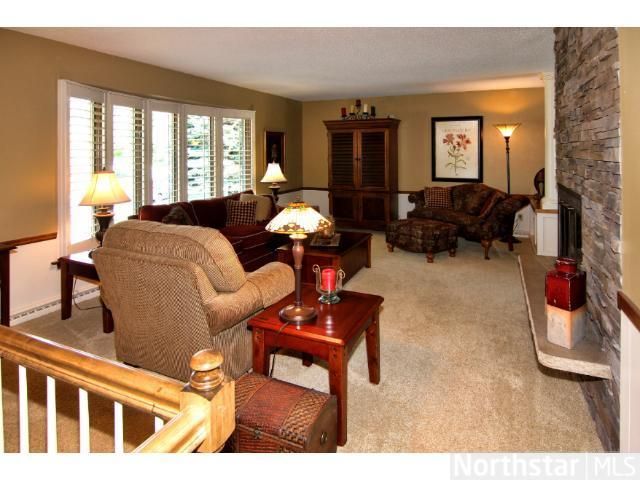 117 Krestwood Dr, Burnsville, MN 55337