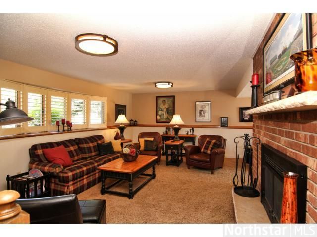 117 Krestwood Dr, Burnsville, MN 55337